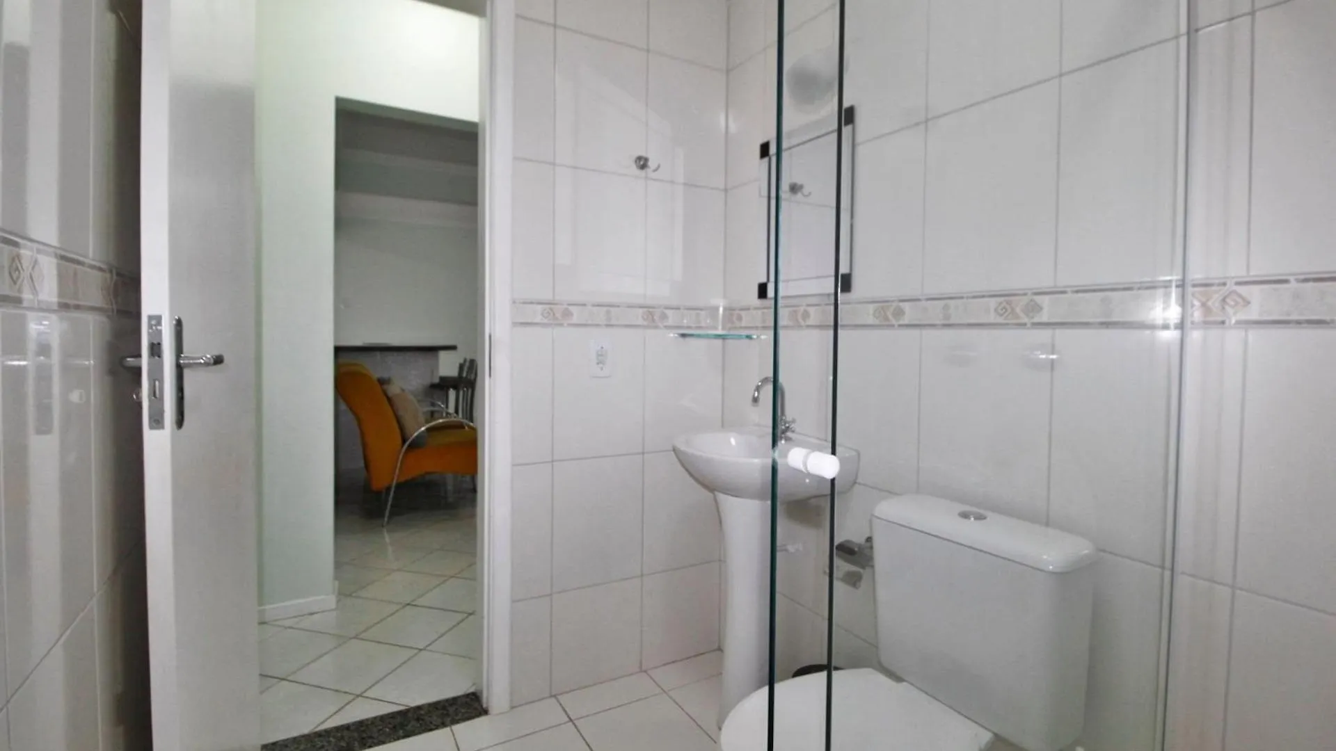 Apartamento 1046 - Praia De Bombinhas Locacao De Temporada - Residencial Solar Das Bromelias Apto 121 Brasil