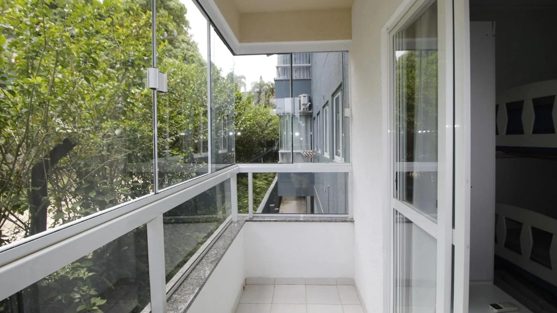 Apartamento 1046 - Praia De Bombinhas Locacao De Temporada - Residencial Solar Das Bromelias Apto 121 Brasil