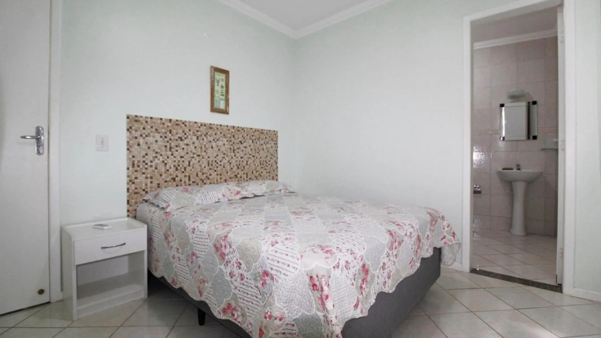 Apartment 1046 - Praia De Bombinhas Locacao De Temporada - Residencial Solar Das Bromelias Apto 121